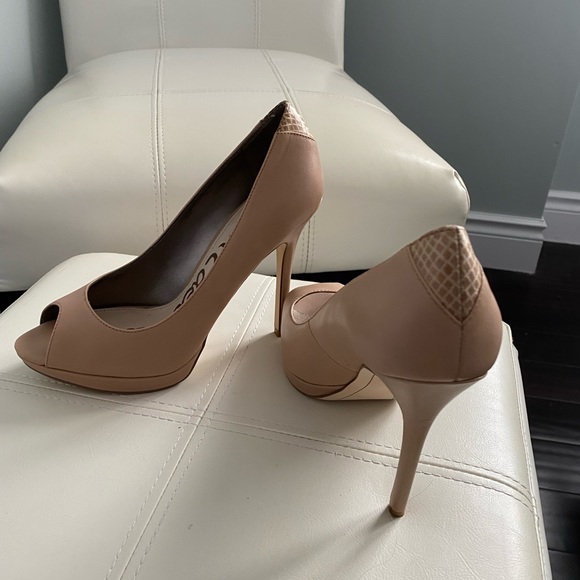 Sam Edelman Nude Heels - Picture 2 of 3